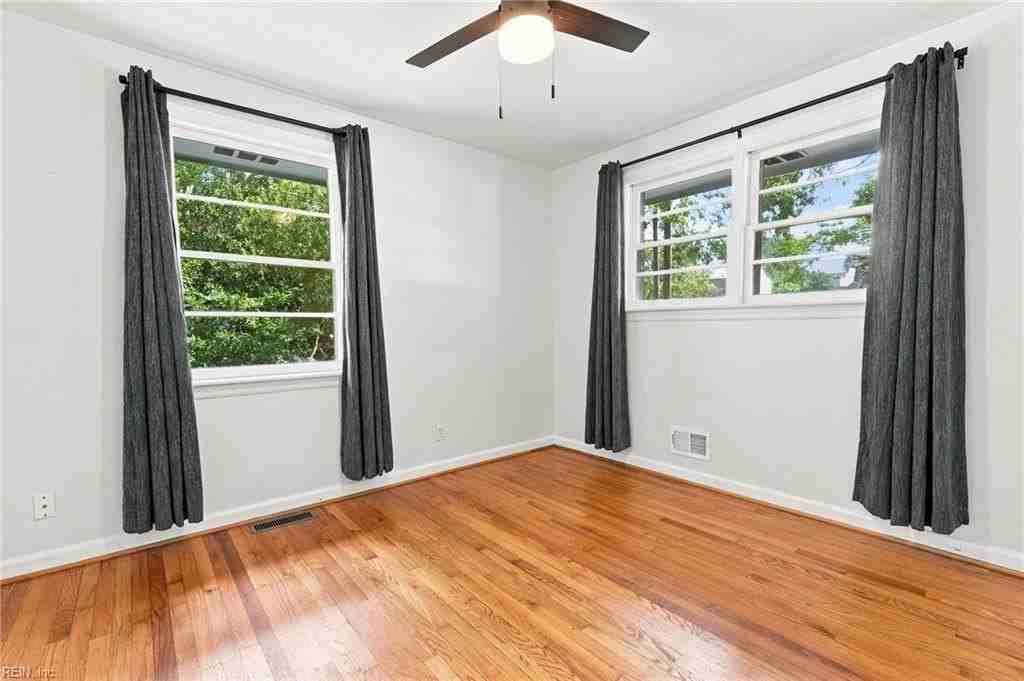 1208 Pineview Ave - Photo 7 of 20