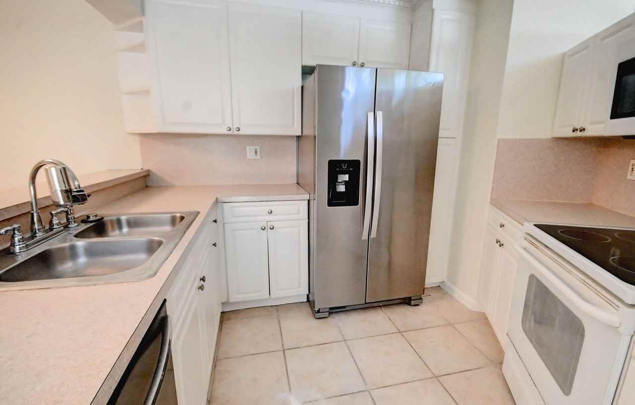 8225 Severn Dr #D - Photo 4 of 10