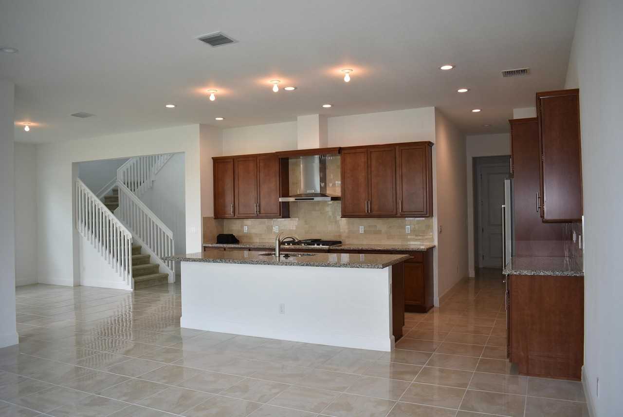 8865 Kingsmoor Way - Photo 5 of 28