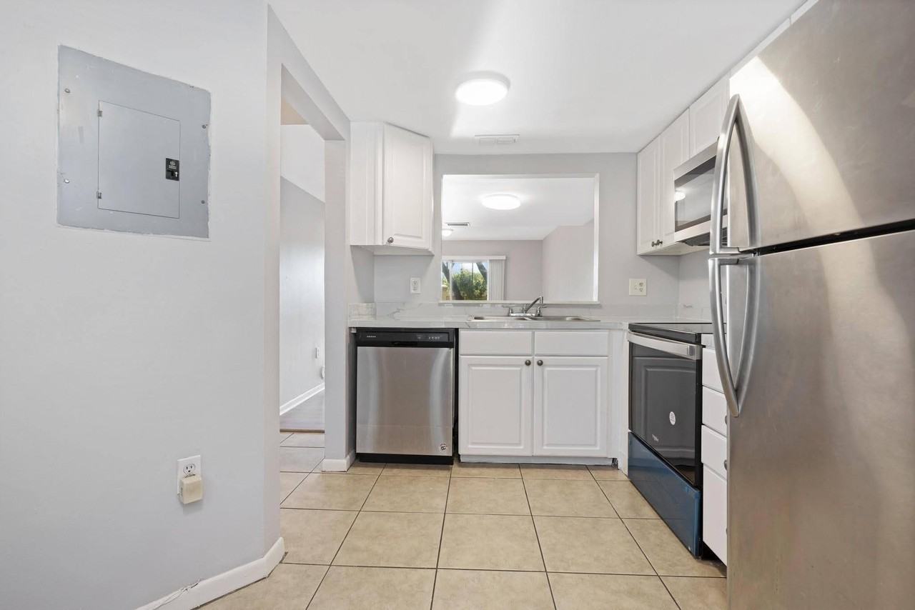 4080 Nw 90th Ave #4080 - Photo 4 of 41