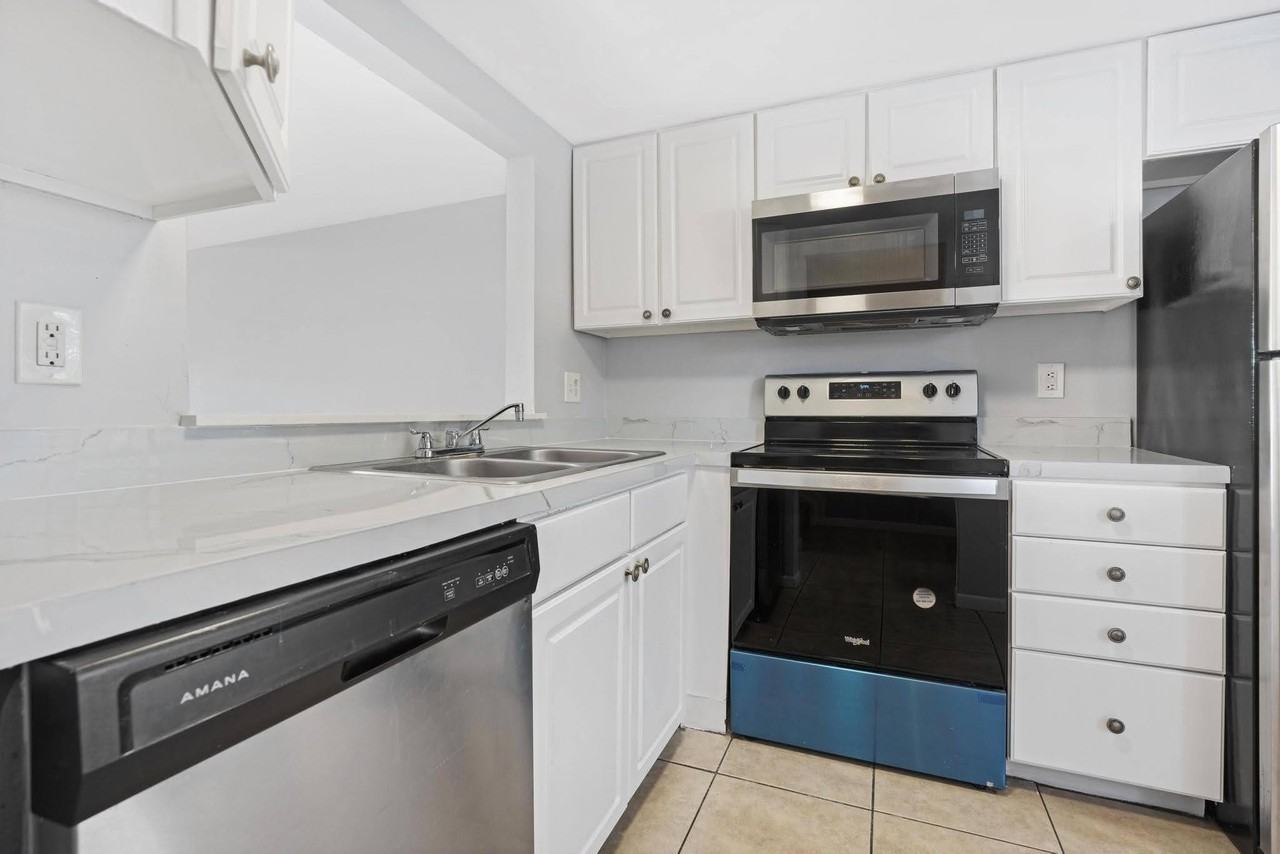 4080 Nw 90th Ave #4080 - Photo 5 of 41