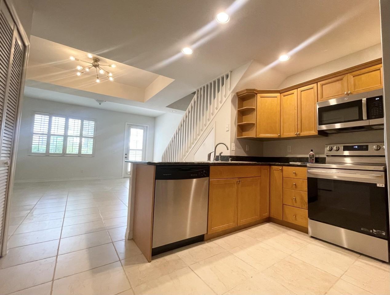 902 S Federal Hwy #6 - Photo 2 of 27