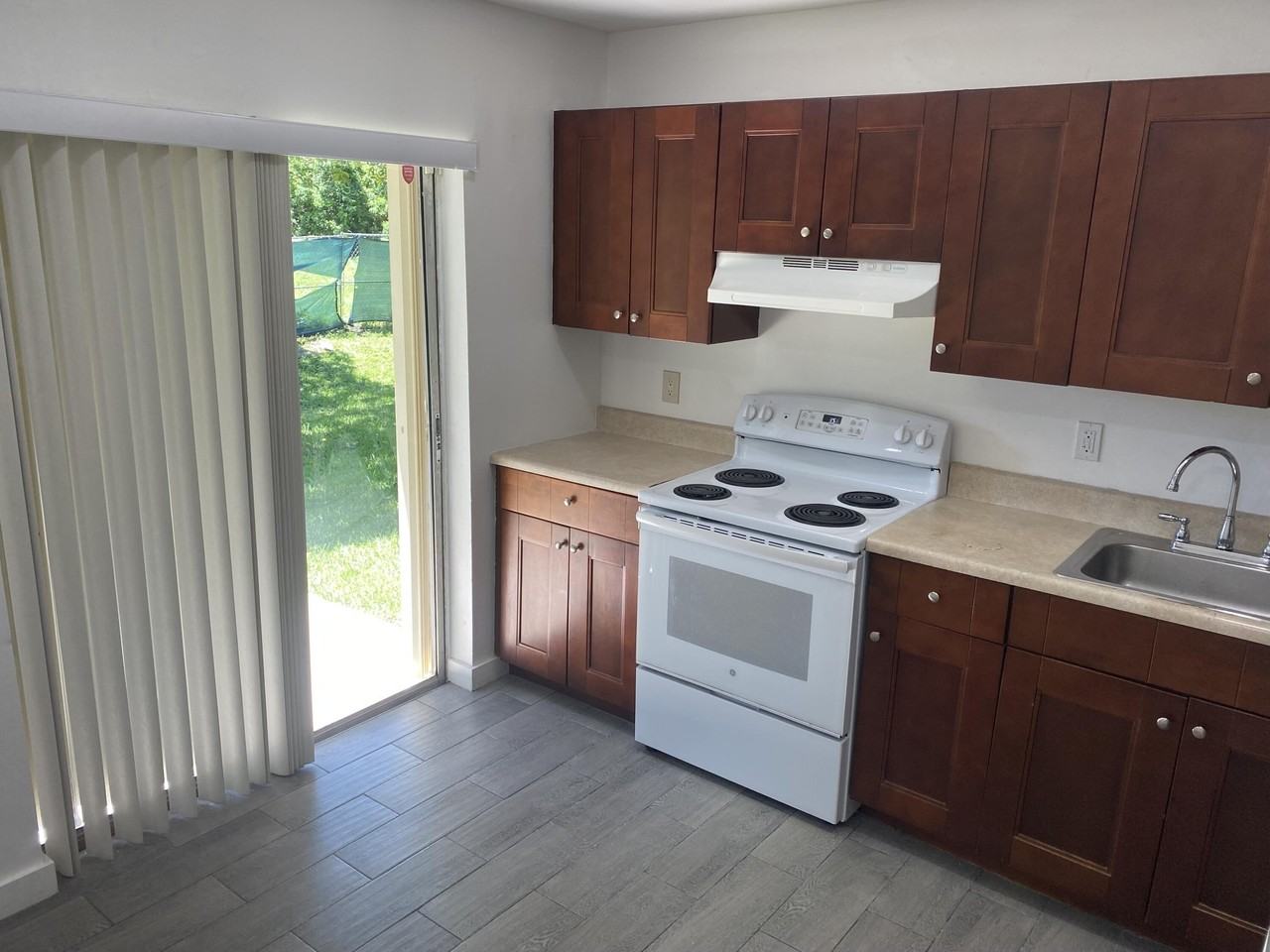 850 Sw 9th Ave #1-4C - Photo 2 of 11