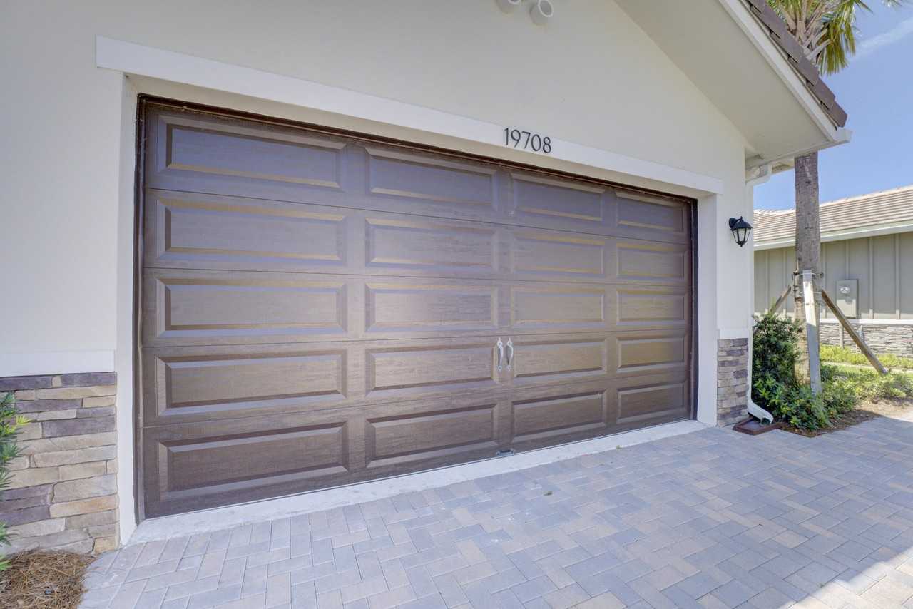 19708 Weathervane Way - Photo 4 of 44