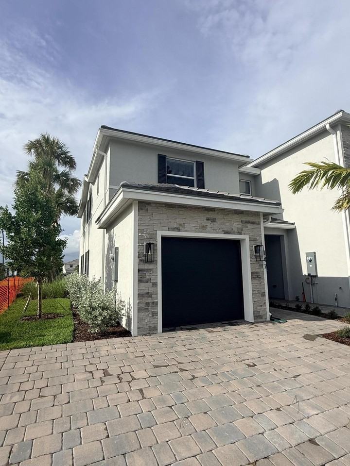 147 Lakeside Landings Dr - Photo 2 of 38