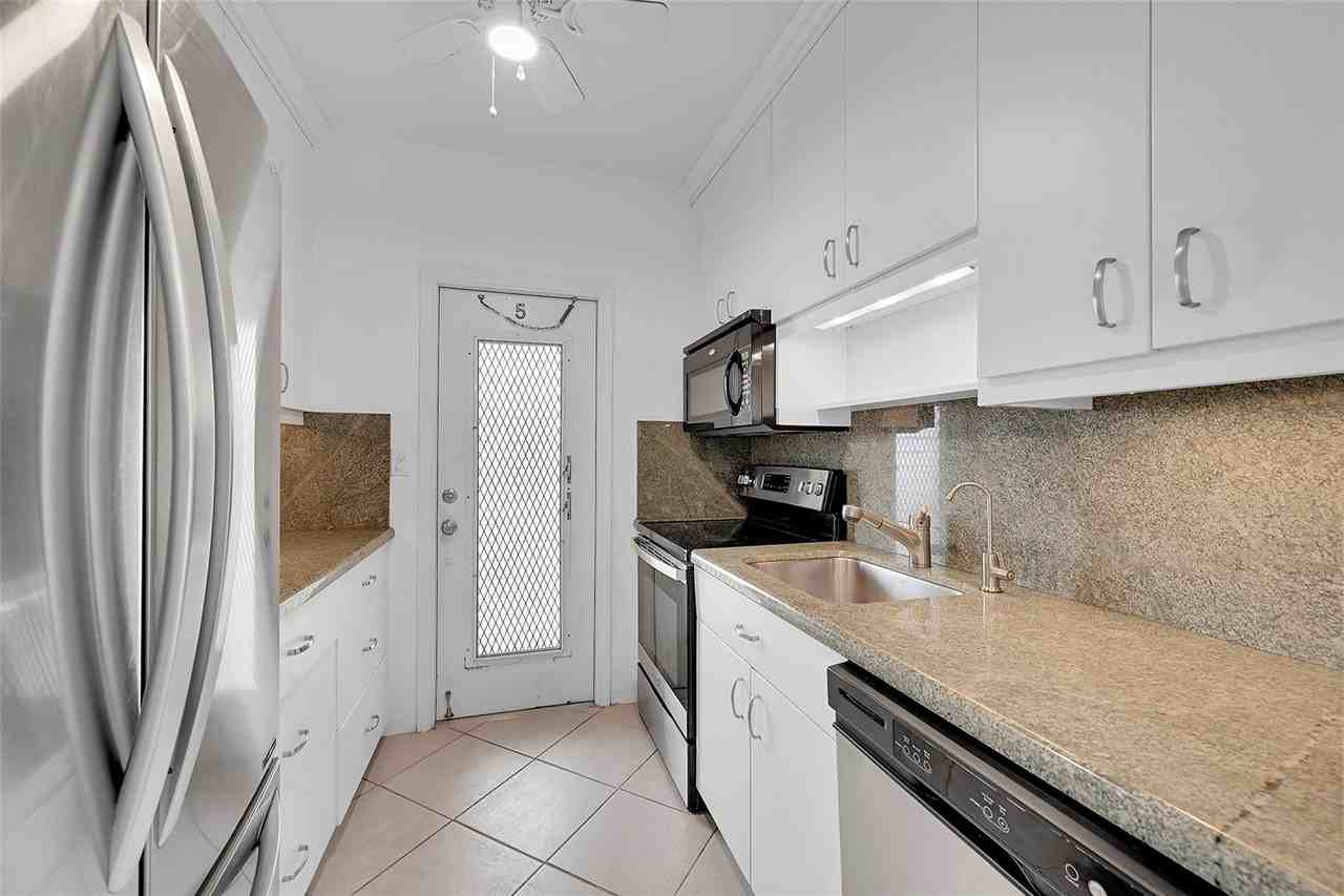 1300 N Ocean Blvd #201 - Photo 7 of 17