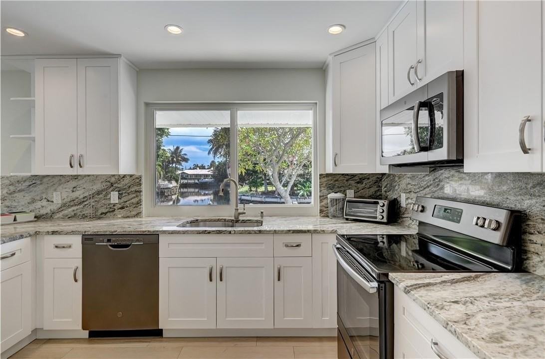 840 Sw 7th St - Photo 3 of 33