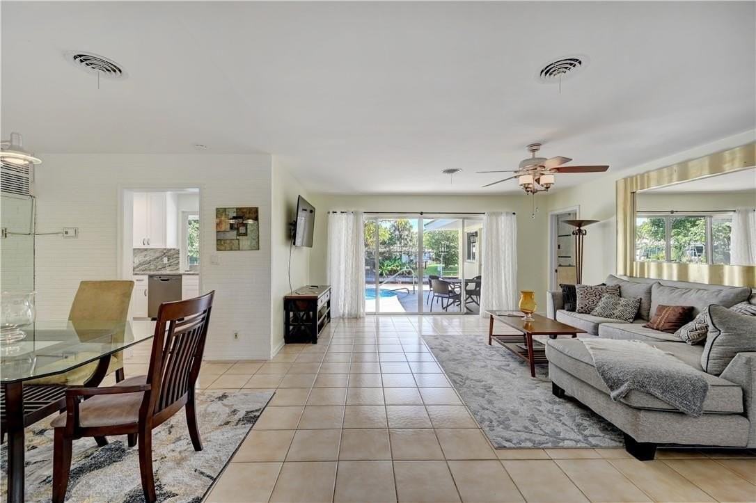 840 Sw 7th St - Photo 6 of 33