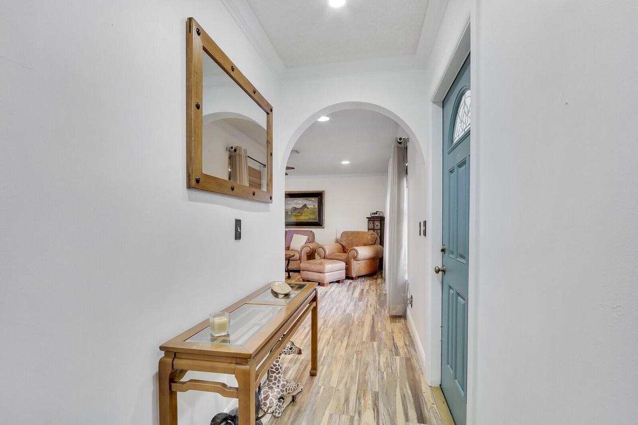 5140 Laird Ln - Photo 6 of 44