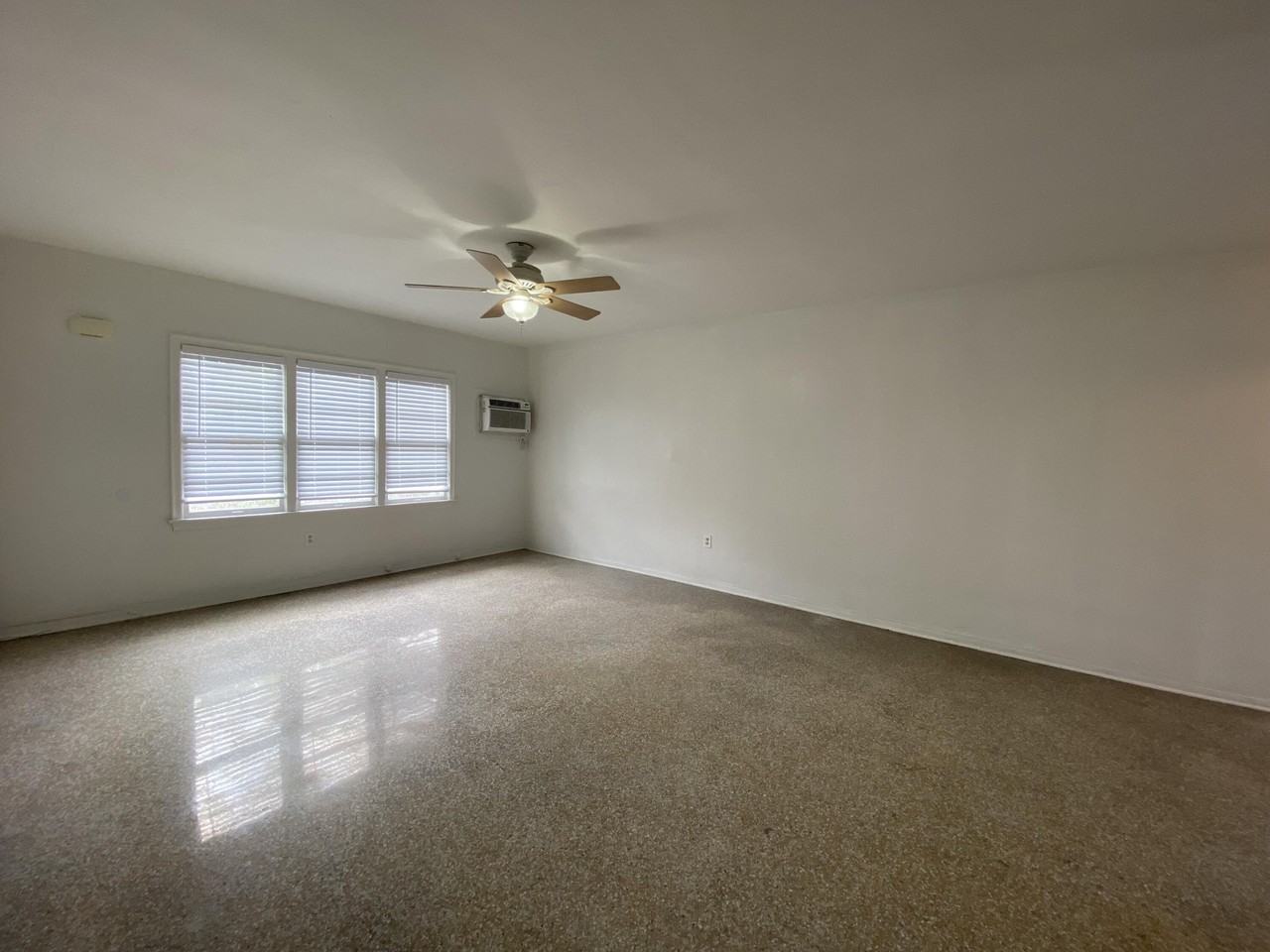 1020 Ne 3rd St #1020 - Photo 6 of 18