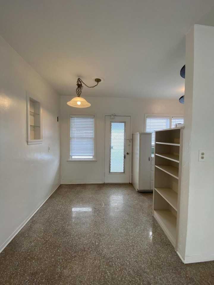 1020 Ne 3rd St #1020 - Photo 7 of 18