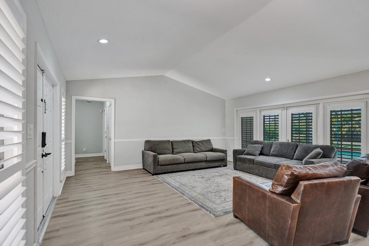 2281 Nw 36th St - Photo 4 of 31