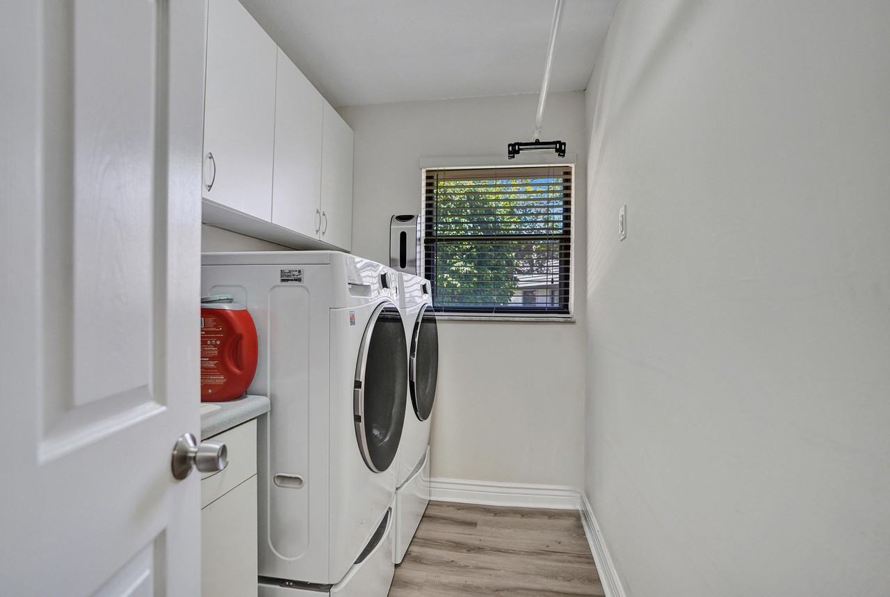2281 Nw 36th St - Photo 7 of 31