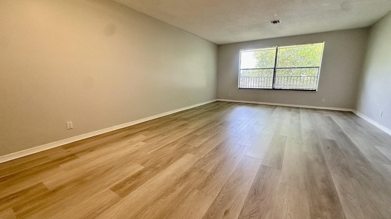 11464 Nw 39th St #11464 - Photo 4 of 12