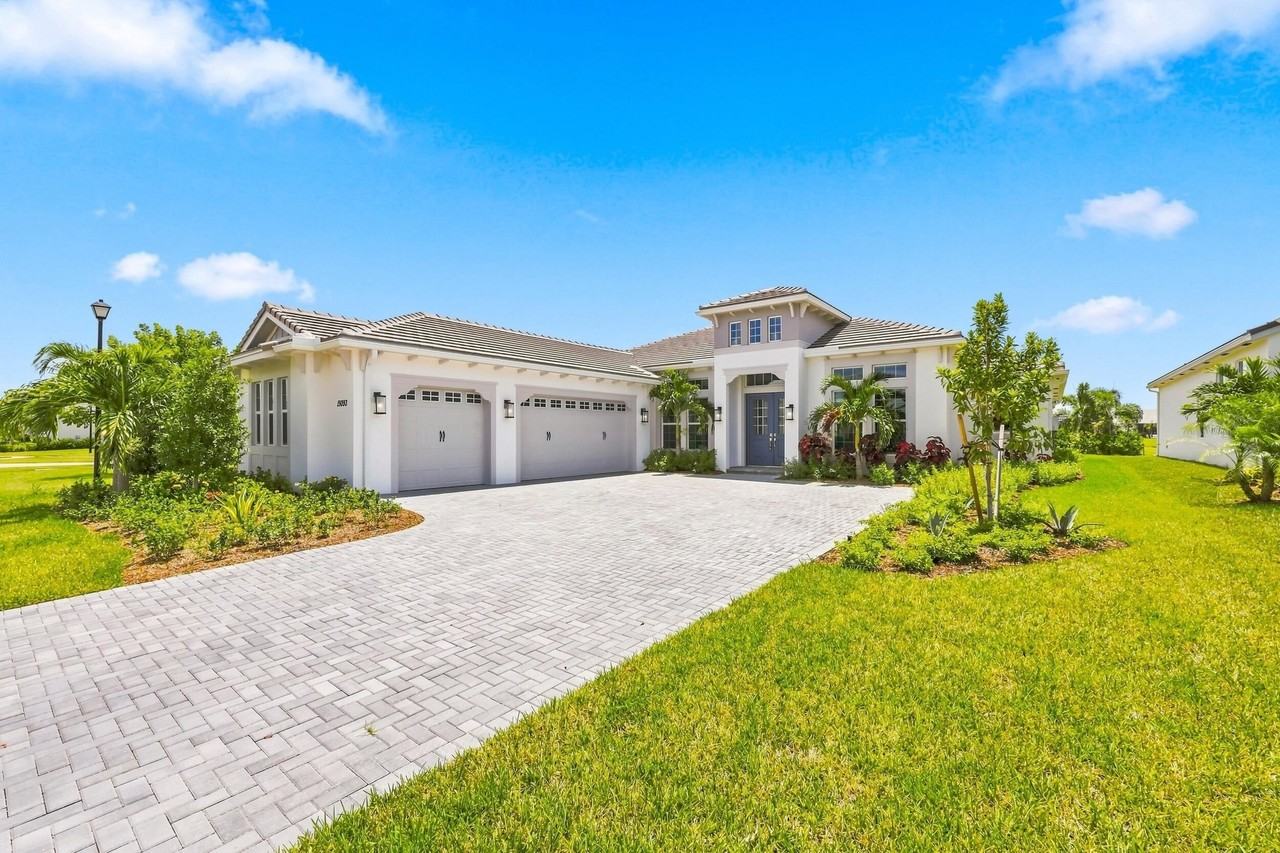 15093 Wildwood Cir - Photo 3 of 50
