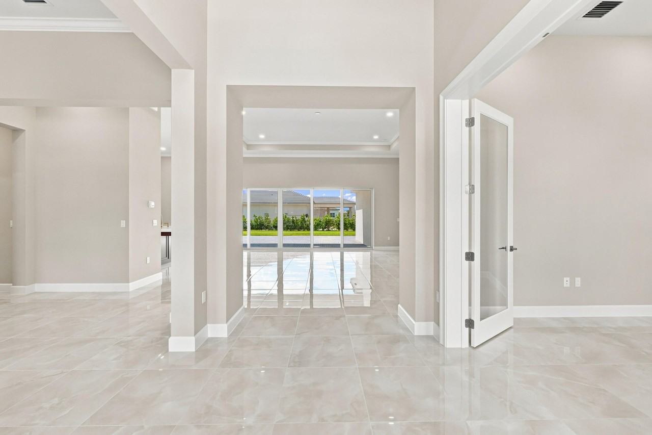 15093 Wildwood Cir - Photo 7 of 50