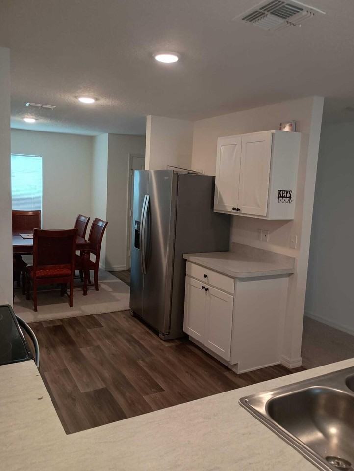 337 Se Starfish Ave - Photo 5 of 12