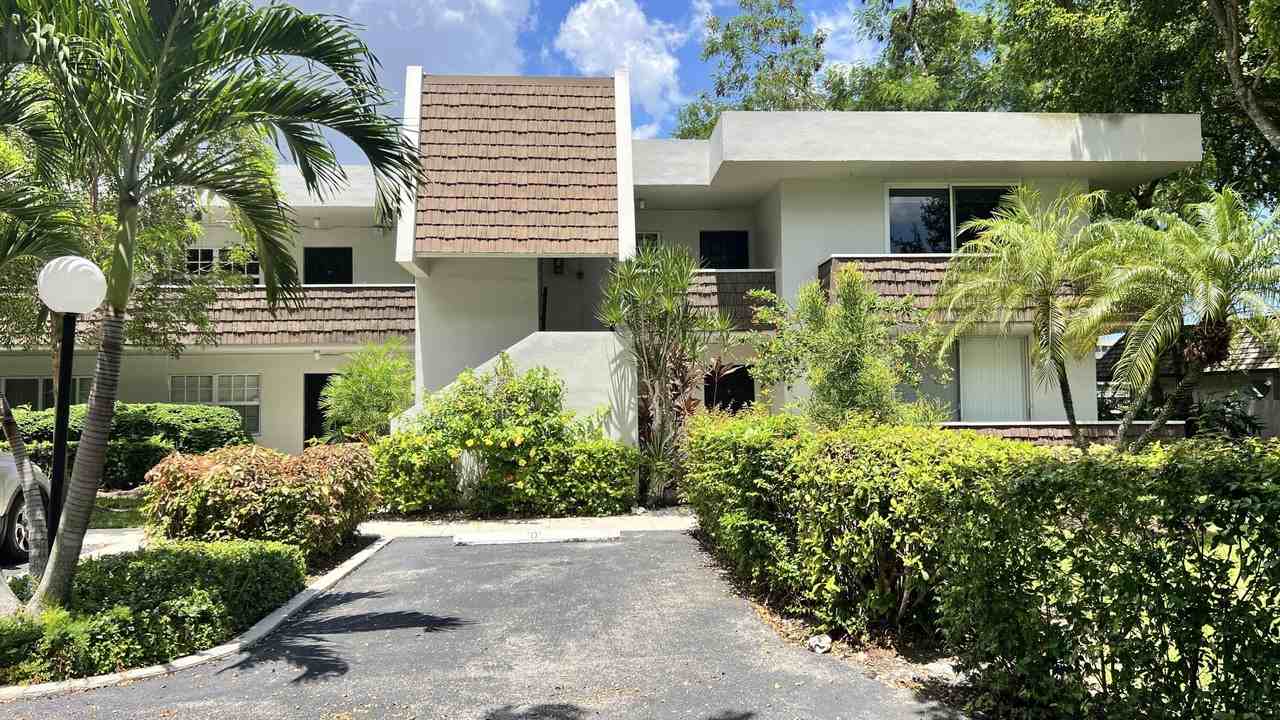 4017 N Cypress Dr #101