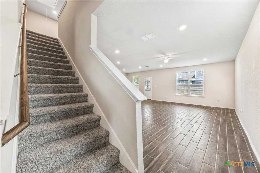 2521 Ayers Dr - Photo 4 of 33