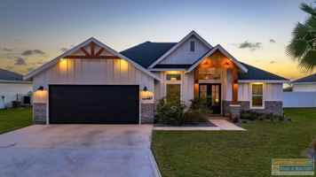 featured image of 124 Torrey Pines Rd