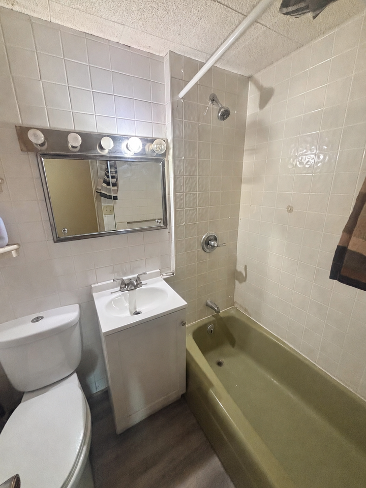 1104 4th St #A - Photo 7 of 8