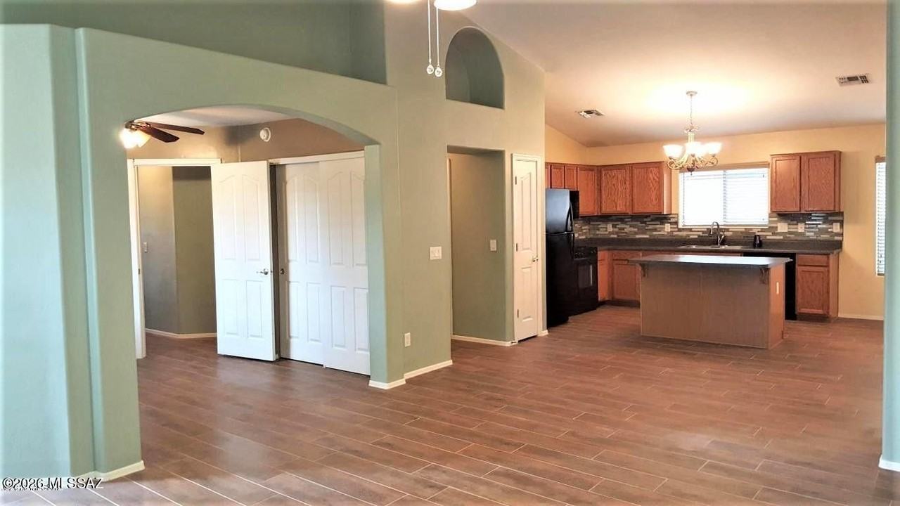10835 S Piety Hill Dr - Photo 3 of 11