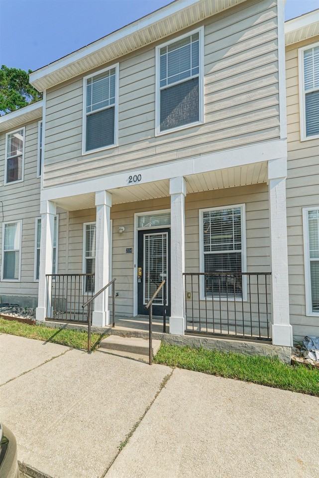 2400 Fred Smith Rd #204 - Photo 2 of 29