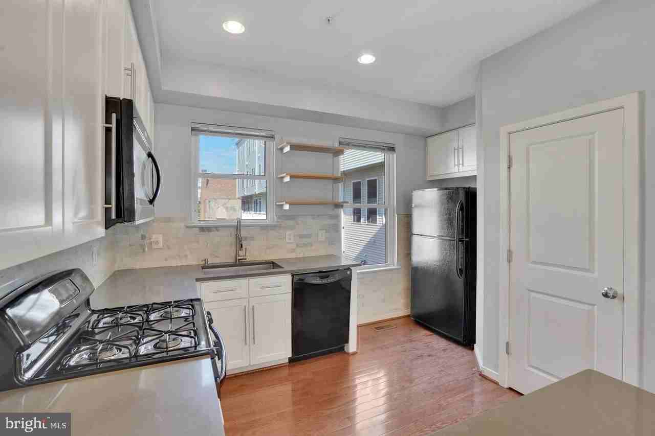 909 5th St Se - Photo 3 of 29