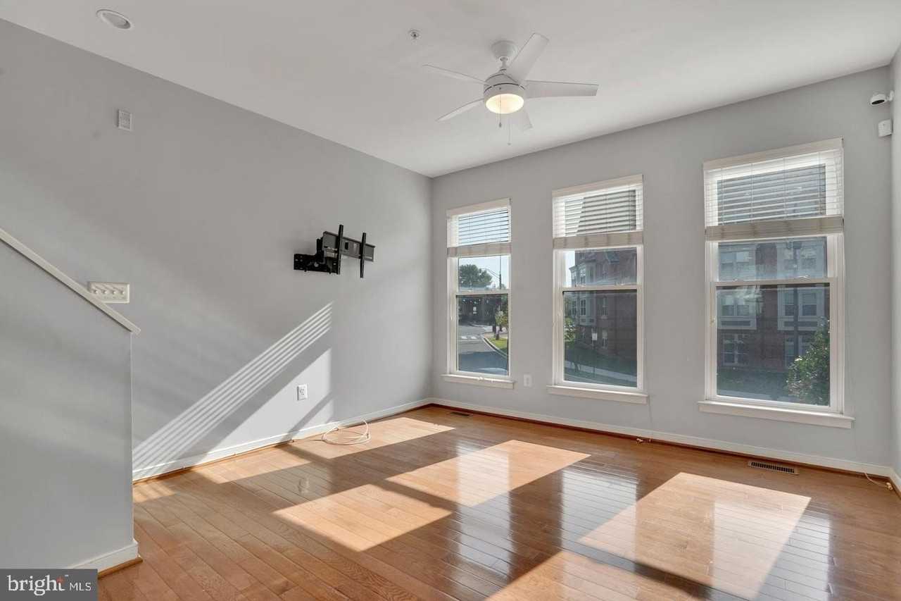 909 5th St Se - Photo 4 of 29