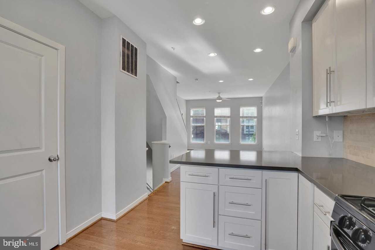 909 5th St Se - Photo 7 of 29