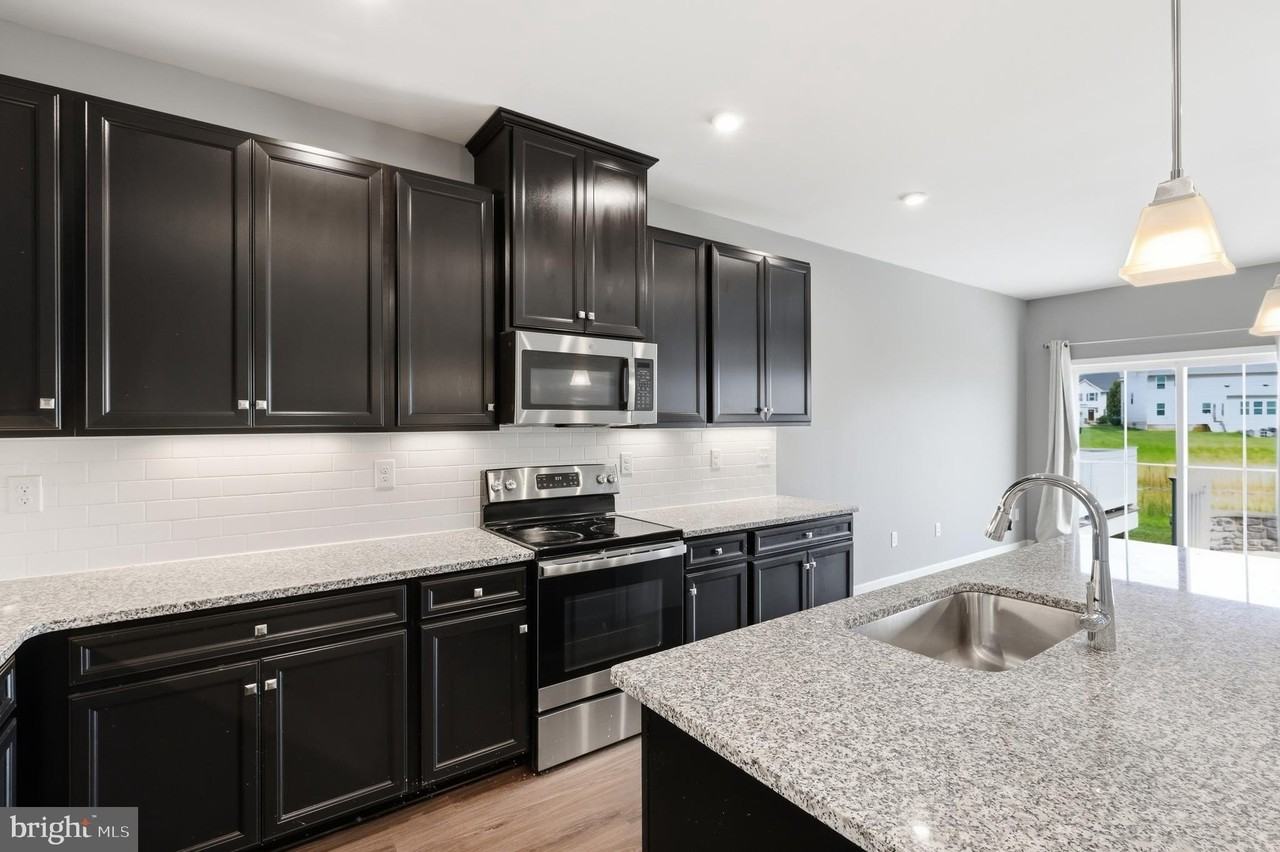 529 Swansea Dr - Photo 3 of 35