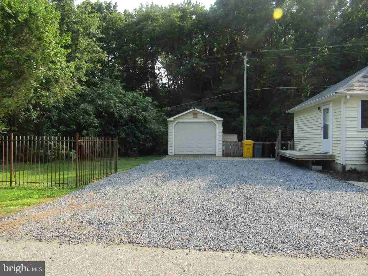 229 Maryland Ave - Photo 4 of 33