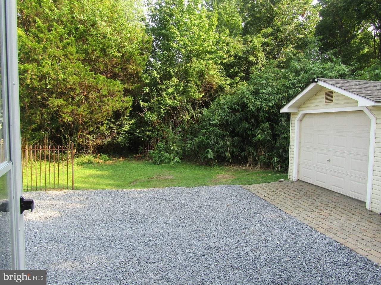 229 Maryland Ave - Photo 5 of 33