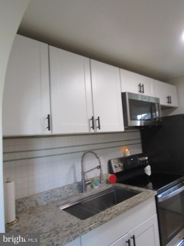229 Maryland Ave - Photo 7 of 33