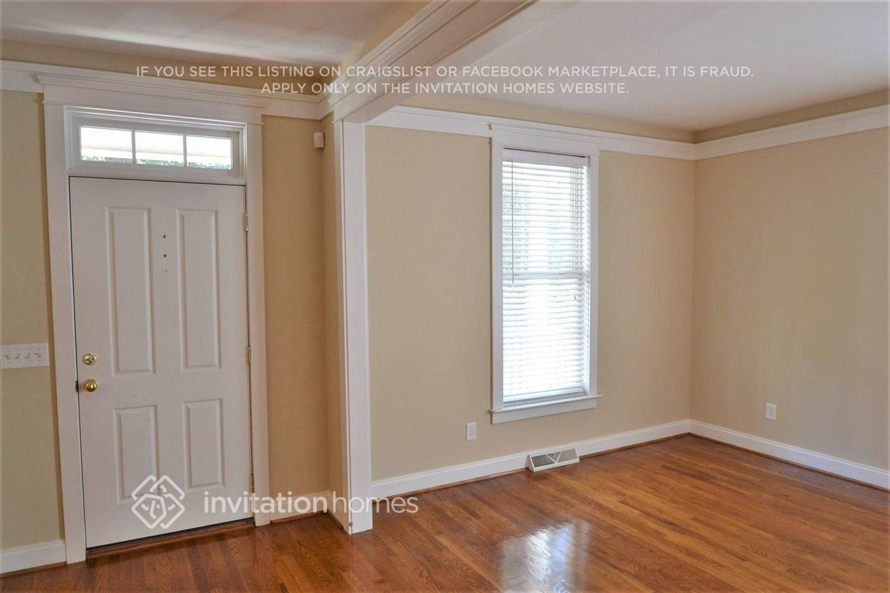 7706 Red Oaks Trl - Photo 2 of 15