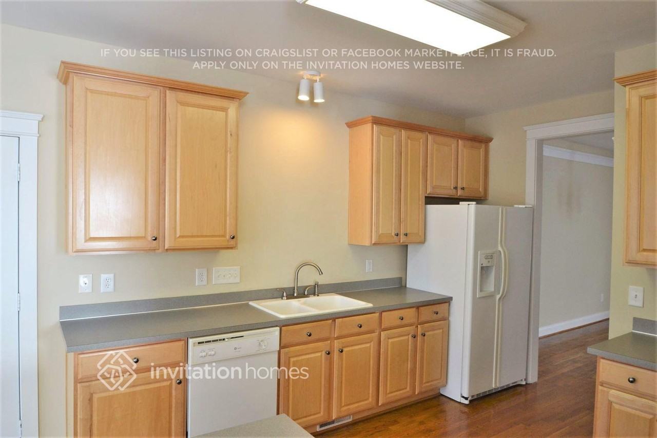 7706 Red Oaks Trl - Photo 4 of 15