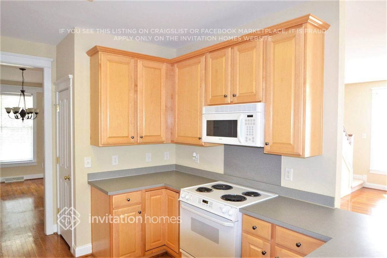 7706 Red Oaks Trl - Photo 5 of 15