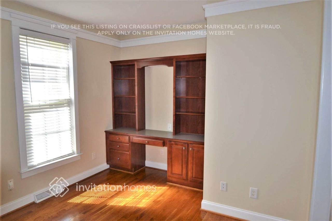 7706 Red Oaks Trl - Photo 7 of 15