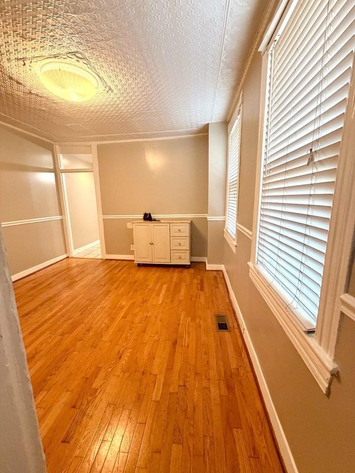 306 Penn St - Photo 4 of 19