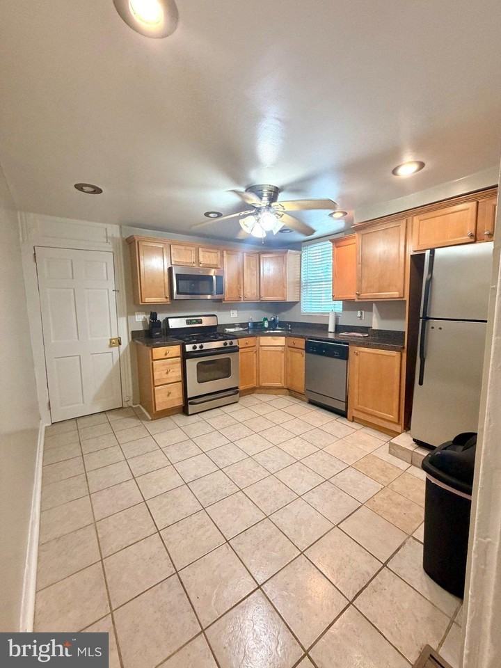 306 Penn St - Photo 5 of 19