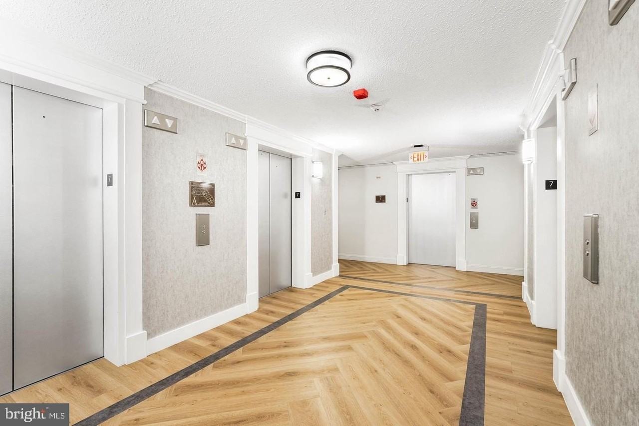 10101 Grosvenor Pl #1804 - Photo 4 of 10