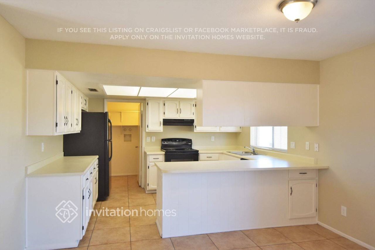 2220 W Oraibi Dr - Photo 4 of 13