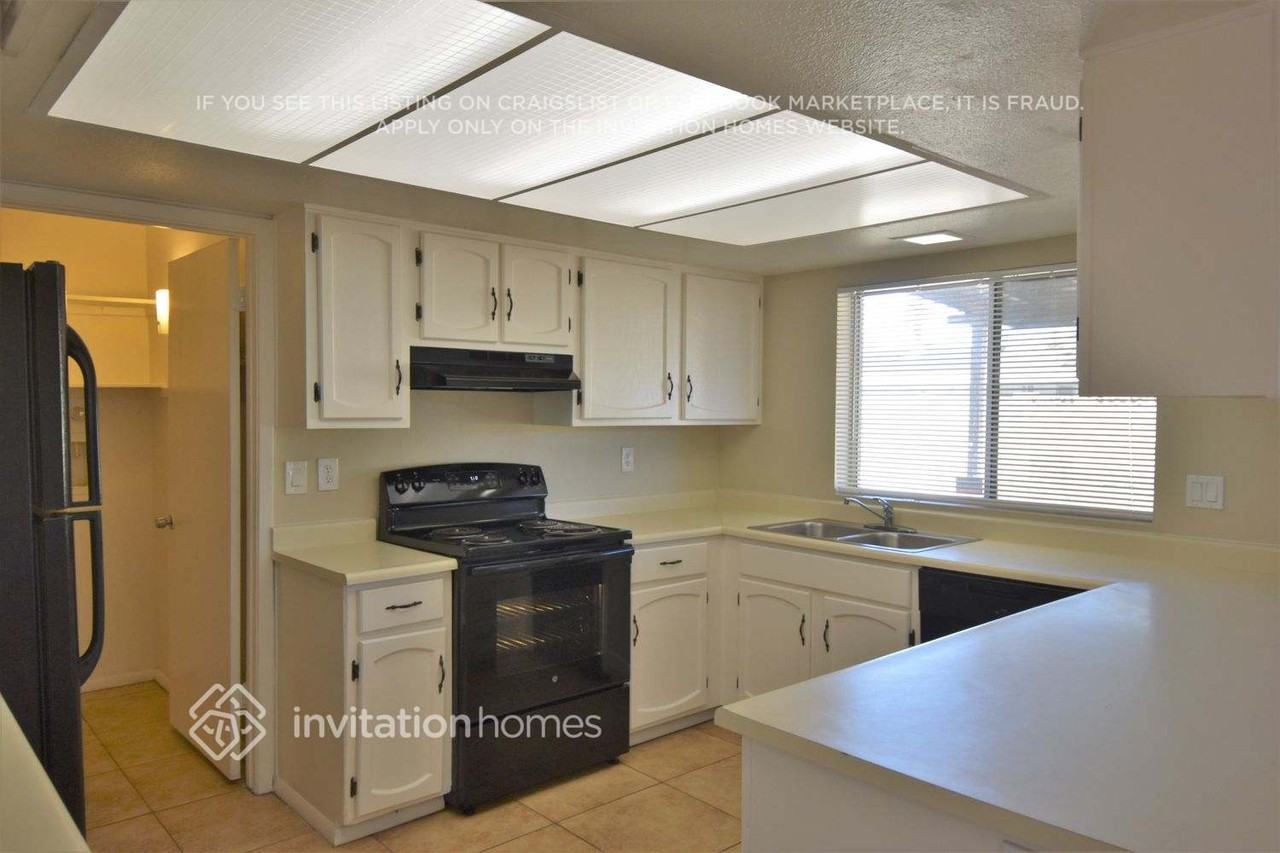2220 W Oraibi Dr - Photo 5 of 13