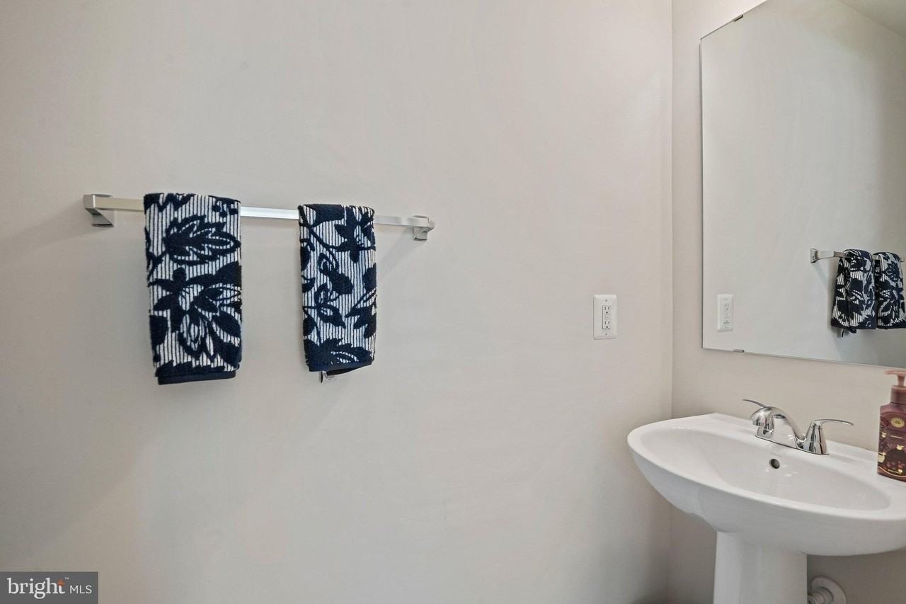 3443 Carnaby St - Photo 3 of 23