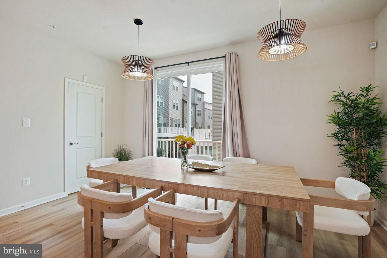 3443 Carnaby St - Photo 6 of 23