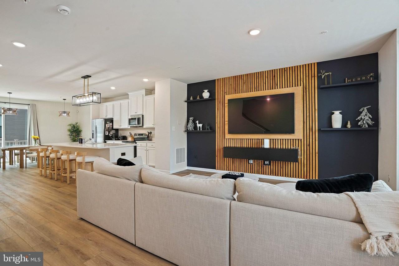 3443 Carnaby St - Photo 7 of 23
