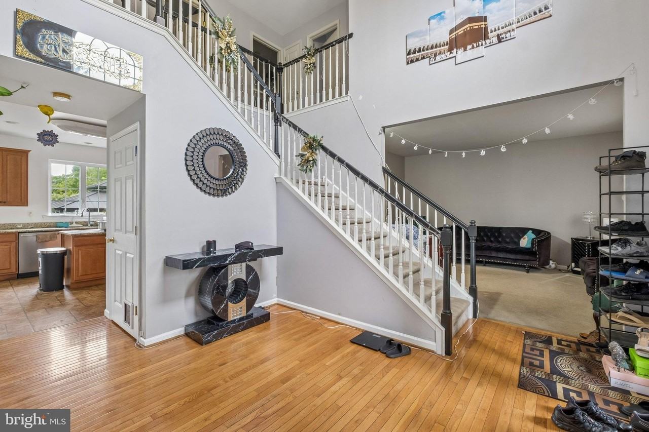 211 Tollgate Rd - Photo 4 of 45