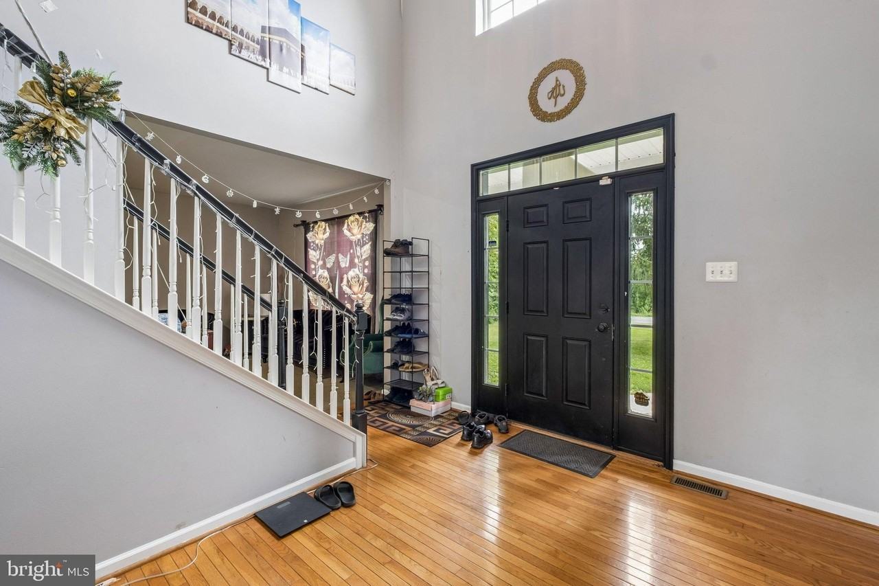 211 Tollgate Rd - Photo 5 of 45