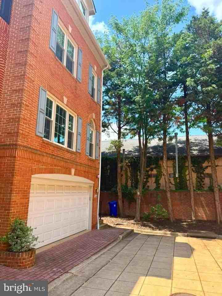 1166 N Vernon St - Photo 2 of 35