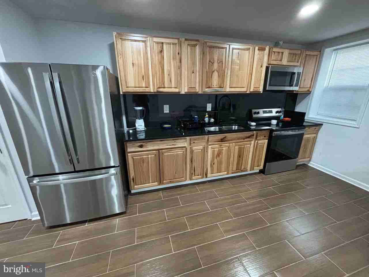 1118 Virginia Ave - Photo 2 of 10